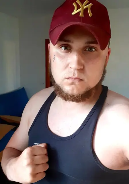 Я Влад, 30, из Первоуральска, ищу знакомства без обязательств