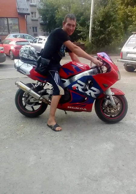 Я Рустам, 40, из Казани, ищу знакомства без обязательств