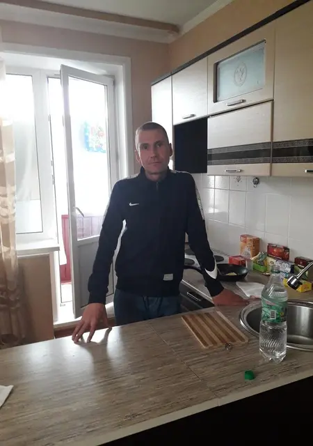 Вова из Холмска, мне 43, познакомлюсь на одну ночь