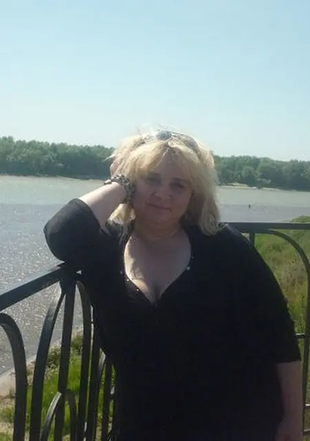 Я Татьяна, 35, знакомлюсь без обязательств в Омске