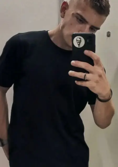 Я Макс, 25, из Геленджика, ищу знакомства без обязательств