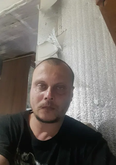 Я Александр, 40, из Омска, ищу знакомства без обязательств