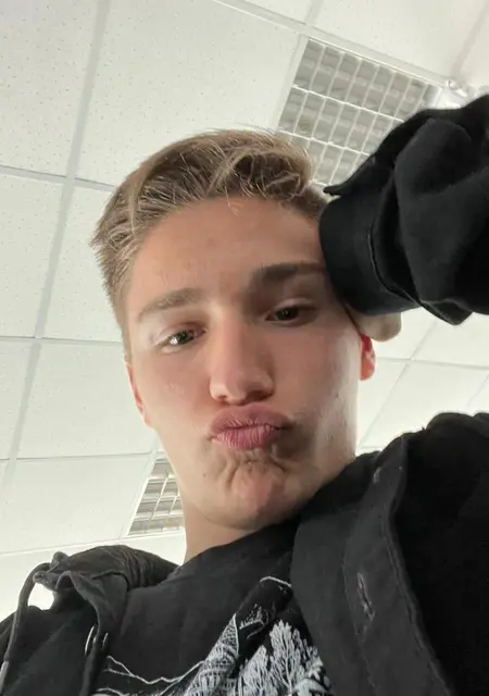 Кирилл из Белореченска, ищу на сайте знакомства без обязательств