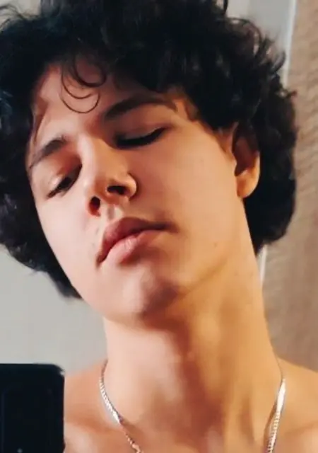 Я Георгий, 18, из Симферополя, ищу знакомство для дружбы