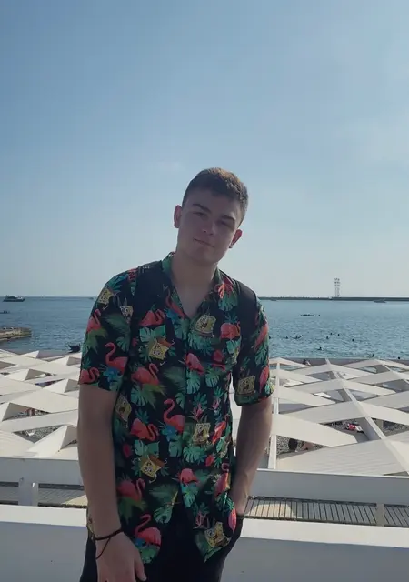 Виталий из Волжского, мне 21, познакомлюсь для дружбы