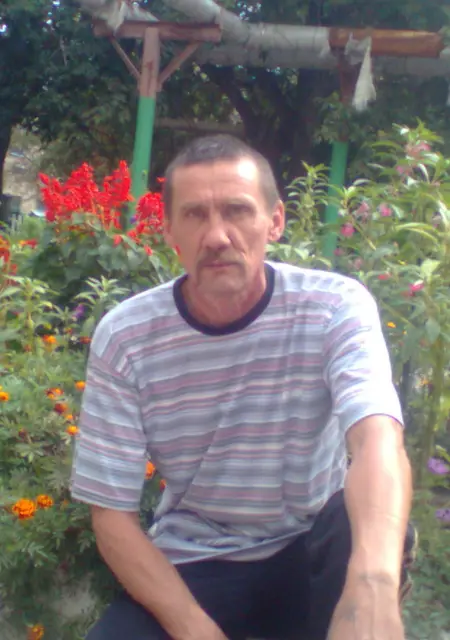 Иван из Саратова, ищу на сайте знакомства без обязательств