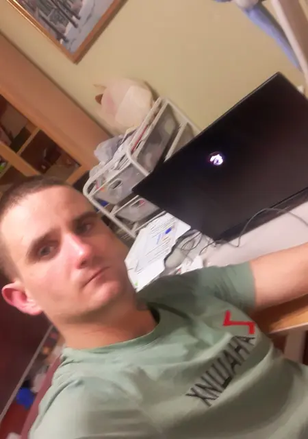 Женя из Великого Новгорода, мне 28, познакомлюсь без обязательств