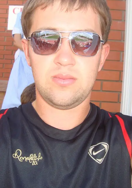 Я Дмитрий, 37, из Воткинска, ищу знакомства на одну ночь