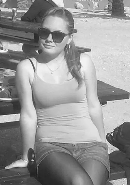 Я Лилия, 18, из Кронштадта, ищу знакомство для постоянных отношений