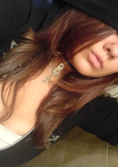 Я Олеся, 20, из Лучанова, ищу знакомства на одну ночь