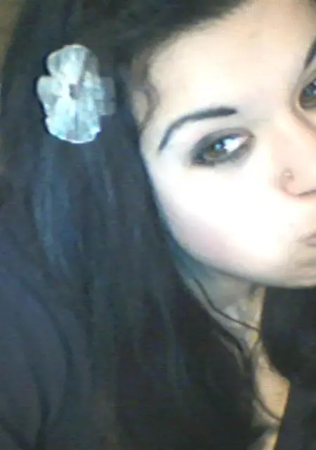 Анжела из Бегуницы, мне 18, познакомлюсь для вирта