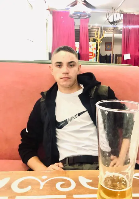 Я Константин, 20, из Красноярска, ищу знакомство для открытые отношения