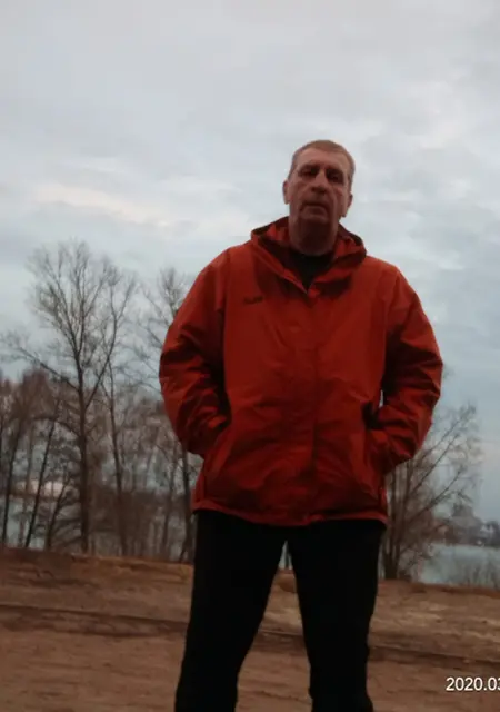 Я Олег, 60, из Воронежа, ищу знакомство для приятного времяпровождения