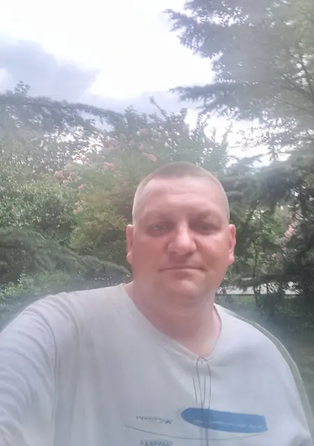 Евгений Гнездилов из Ялты, мне 44, познакомлюсь для постоянных отношений