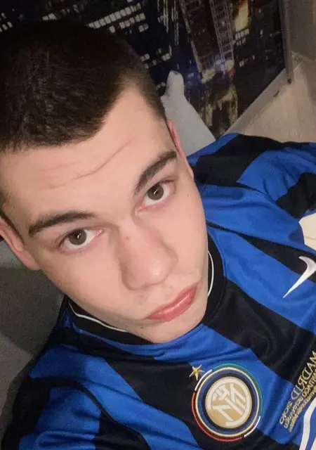 Я Александр, 19, знакомлюсь на одну ночь в Петрозаводске