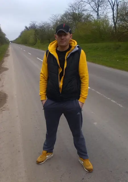 Illya з Рівного, мені 41 років, познайомлюсь на одну ніч