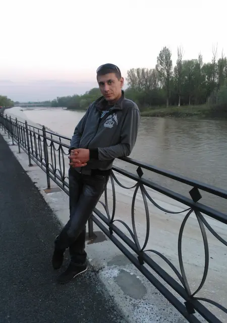 Я Евгений, 42, знакомлюсь на одну ночь в Невинномысске