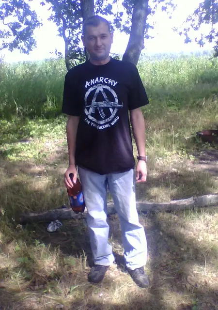 Я Владимир, 41, из Ясногорска, ищу знакомства на одну ночь