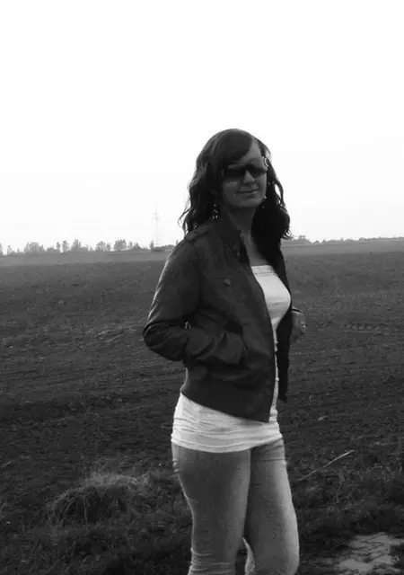 Полина из Ульяновска, ищу на сайте общение