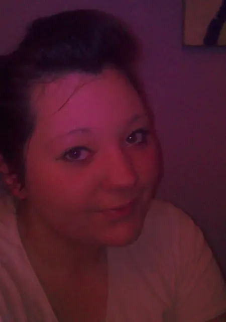 Я Лариса, 18, из Чапаевска, ищу знакомство для общения