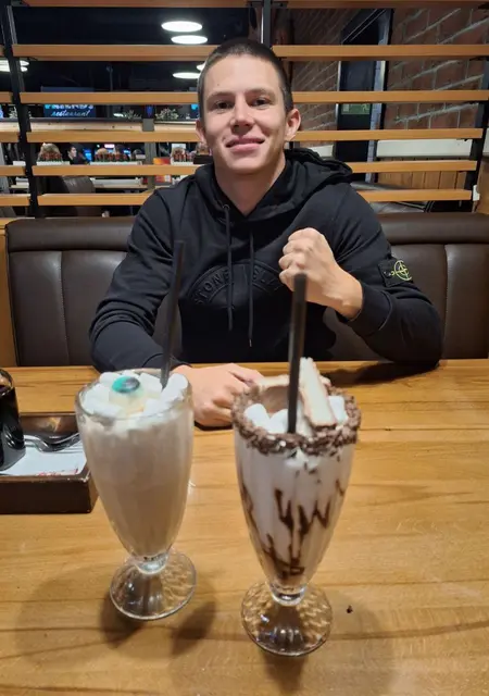 Артем из Верхней Пышмы, ищу на сайте знакомства на одну ночь