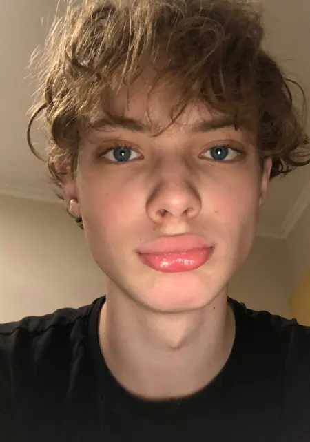 Я Сава, 20, знакомлюсь без обязательств в Томске