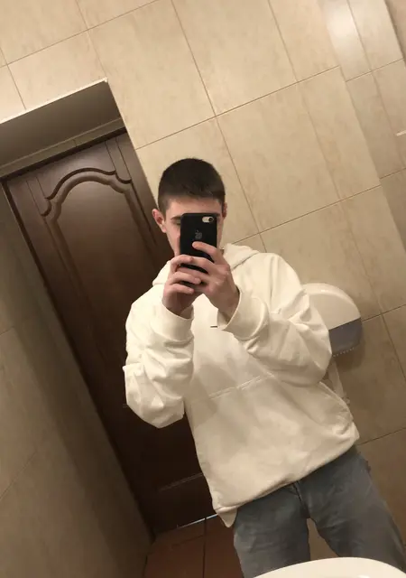 Кирилл из Ленинска-Кузнецкого, мне 18, познакомлюсь на одну ночь