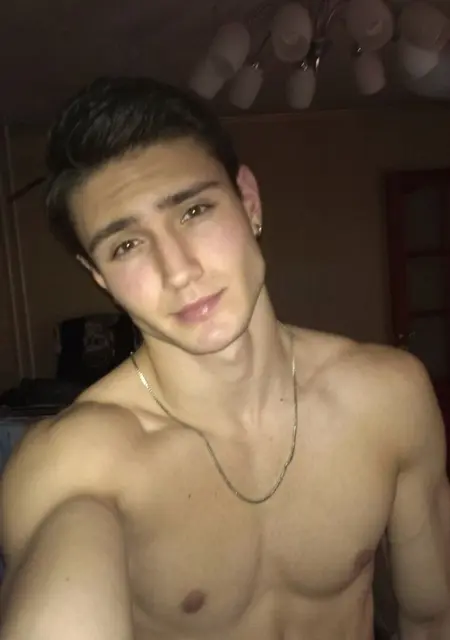 Я Марк, 25, из Старого Оскола, ищу знакомства без обязательств