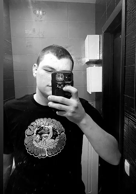 Тимофей из Сургута, мне 21, познакомлюсь без обязательств