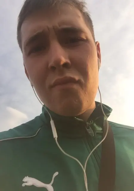 Я Денис, 25, знакомлюсь без обязательств в Миассе