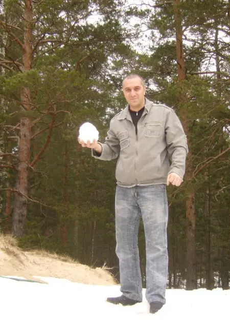 Artur из Соснового Бора, мне 47, познакомлюсь на одну ночь