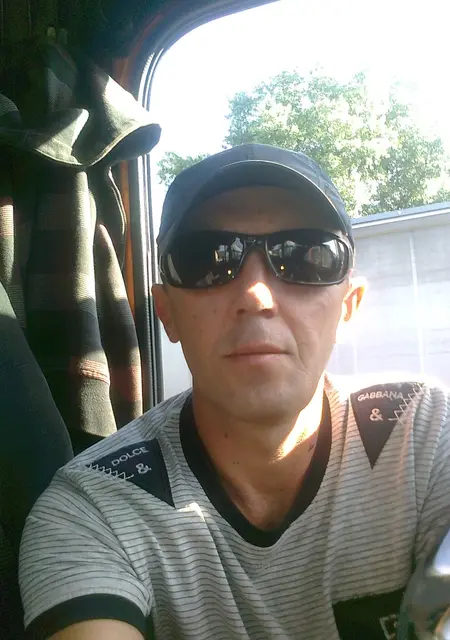 Я Михаил, 45 років з Шостки, шукаю знайомства на одну ніч