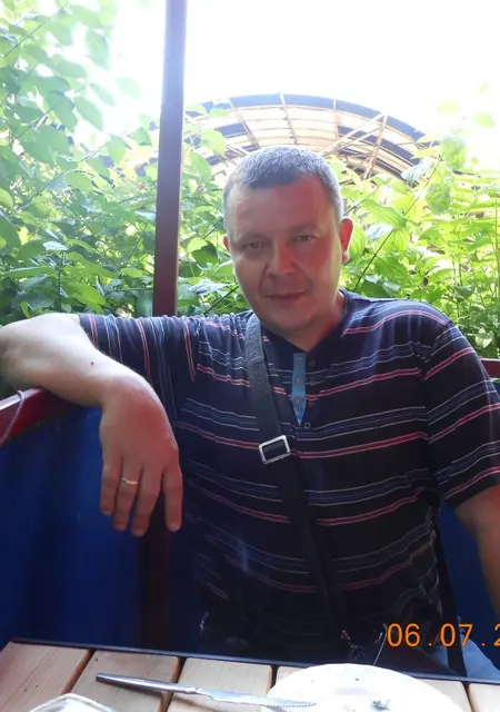 Я Антон, 48 років з Маріуполя, шукаю знайомства без зобов'язань