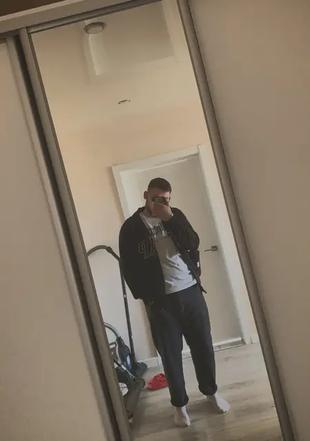 Я Dima, 19, знакомлюсь для общения в Якутске