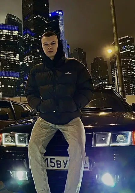 Я Евгений, 19, из Москвы, ищу знакомства без обязательств