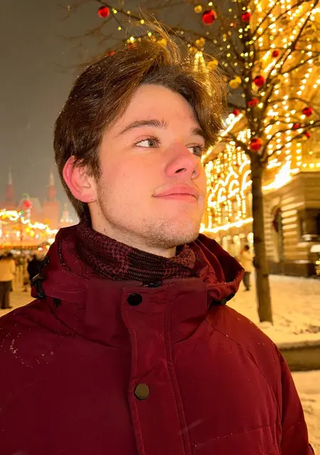 Олег из Москвы, мне 20, познакомлюсь без обязательств