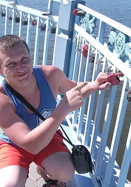 Я Андрей, 42, из Каменска, ищу знакомство для приятного времяпровождения