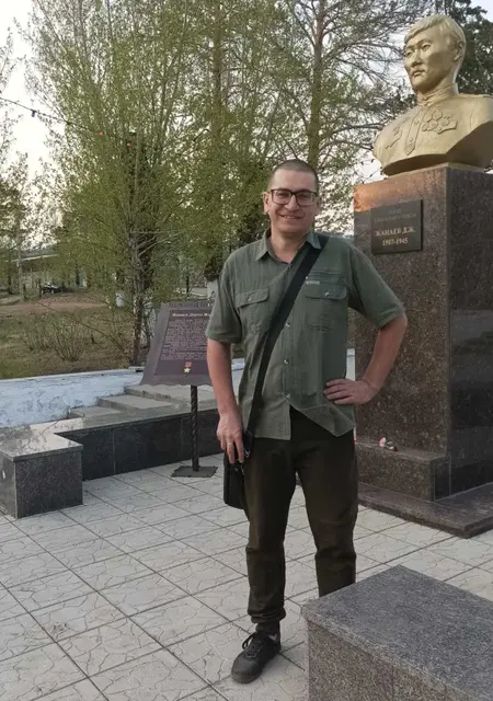 Я Саша, 37, из Арсеньева, ищу знакомства без обязательств