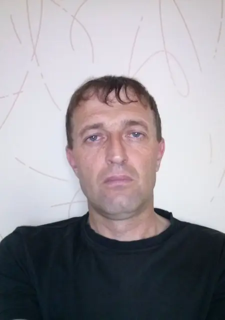 Леха Евстигнеев из Приютова, мне 45, познакомлюсь на одну ночь