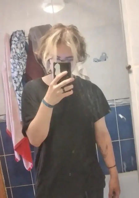 Я Артём, 21, знакомлюсь на одну ночь в Сочи