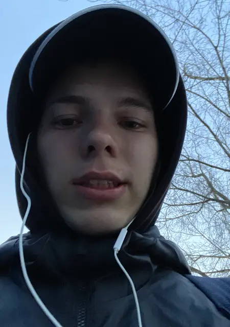 Даня из Екатеринбурга, мне 21, познакомлюсь для общения