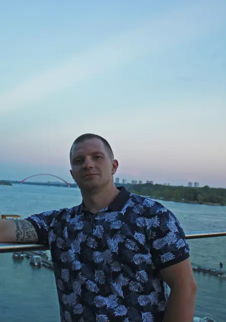 Я Максим, 28, из Новосибирска, ищу знакомство для приятного времяпровождения