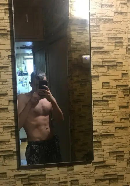 Дмитрий из Калуги, мне 19, познакомлюсь для приятного времяпровождения