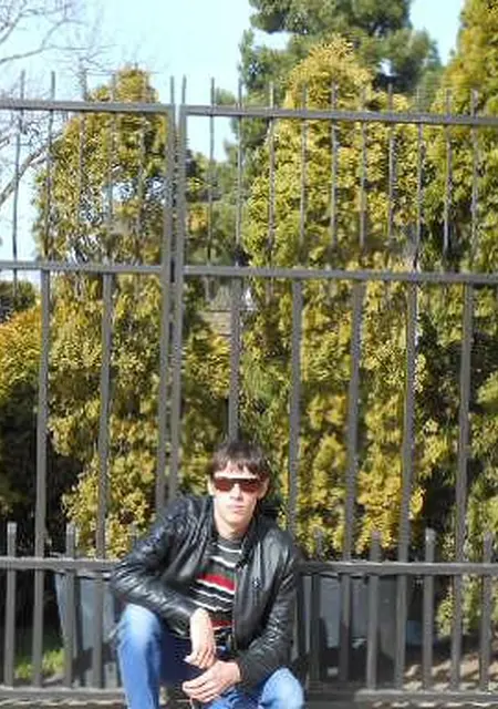 Артур из Геленджика, ищу на сайте знакомства без обязательств