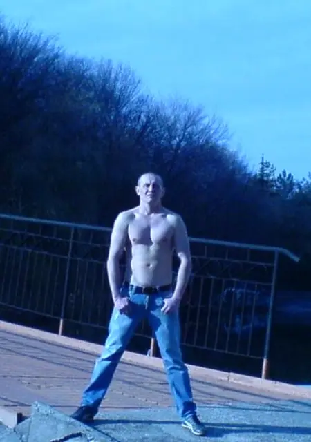 Денис из Нового Уренгоя, ищу на сайте знакомства на одну ночь