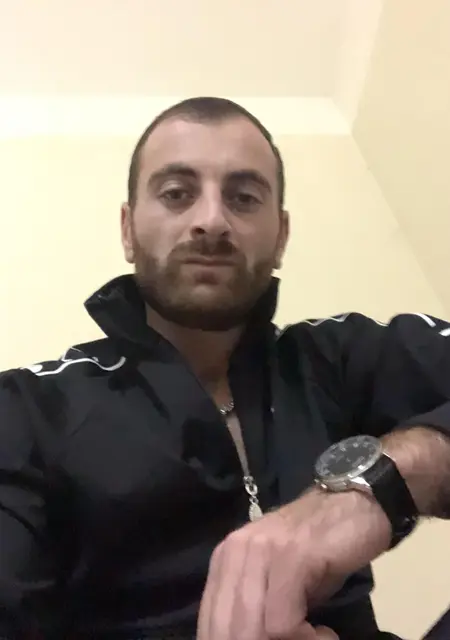 Я Artur, 36, из Евпатории, ищу знакомства без обязательств