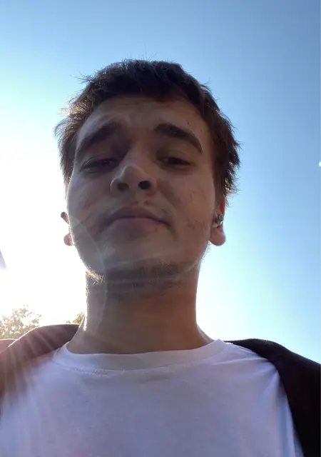 Я Максим, 18, знакомлюсь для приятного времяпровождения в Вологде