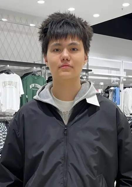 Я Дастан, 18, знакомлюсь на одну ночь в Новосибирске