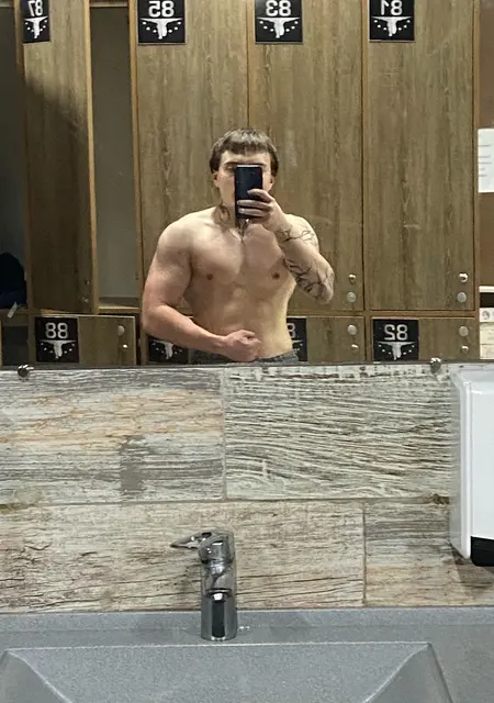 Артем из Нефтеюганска, ищу на сайте знакомства на одну ночь