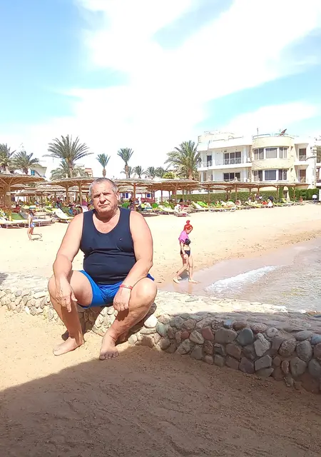 Александр из Геленджика, мне 60, познакомлюсь для приятного времяпровождения